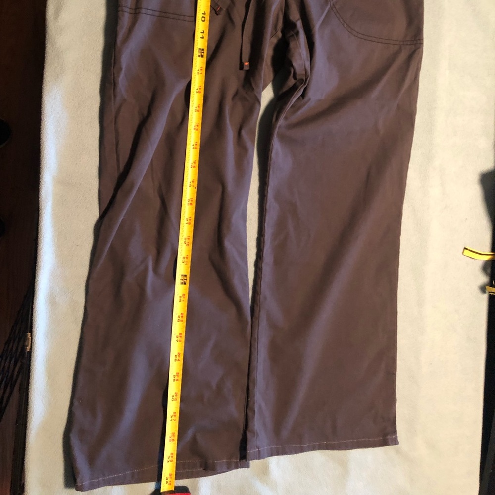 {{ Scrub Pants }} - Picture 3 of 5